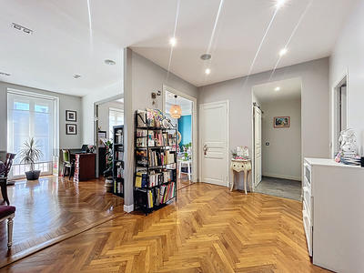 Appartement - 151 m² - 6 pièces