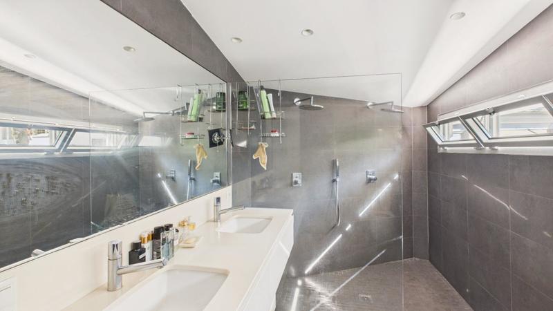 Maison - 320 m² - 8 pièces