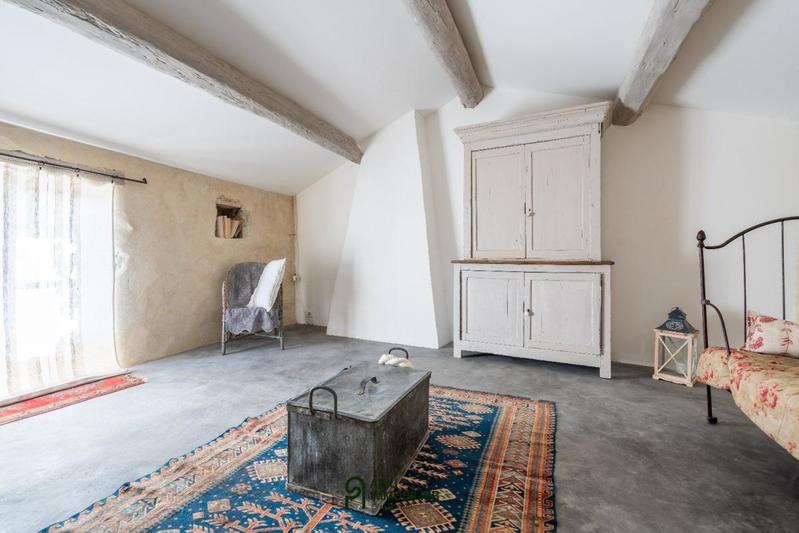 Mas - 250 m² - 10 pièces