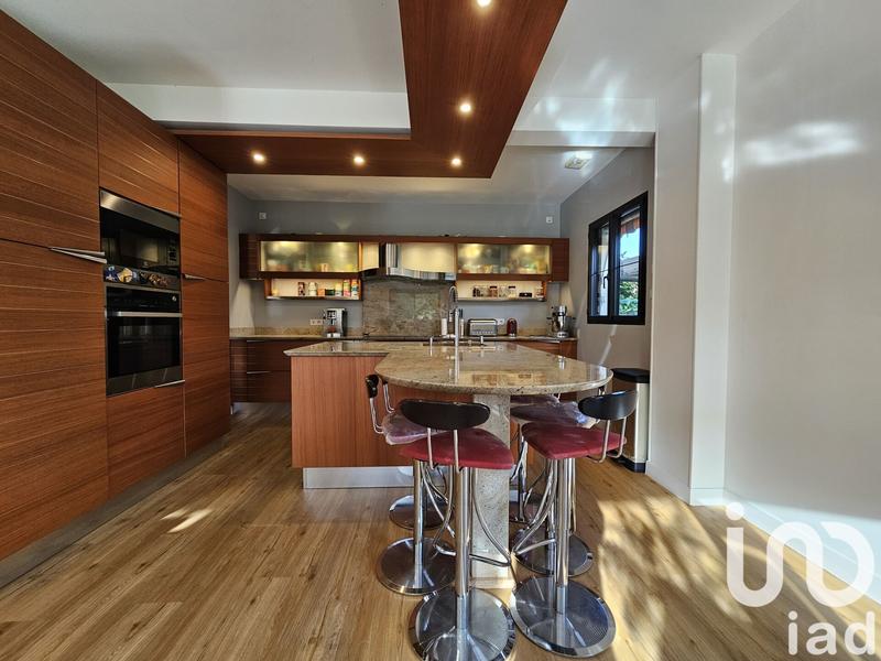 Maison - 200 m² - 7 pièces