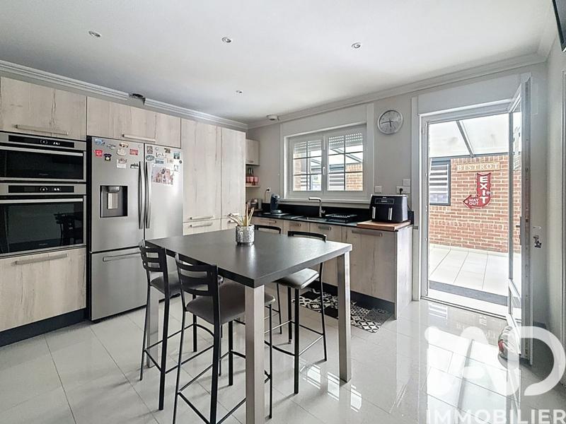 Maison - 230 m² - 8 pièces