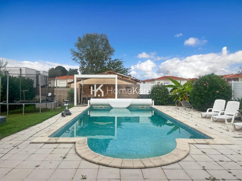 Maison - 200 m² - 8 pièces