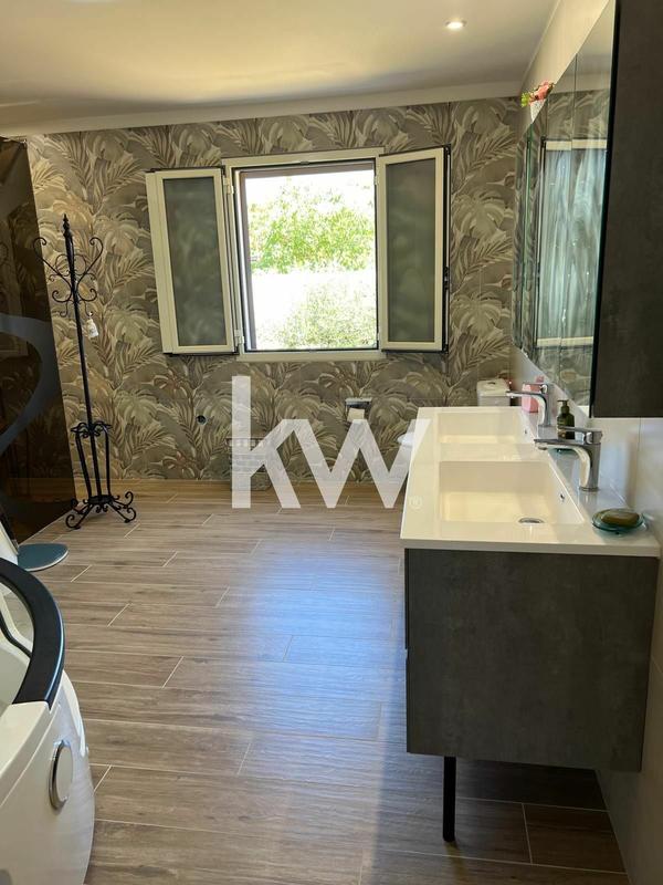 Maison contemporaine - 201 m² - 9 pièces