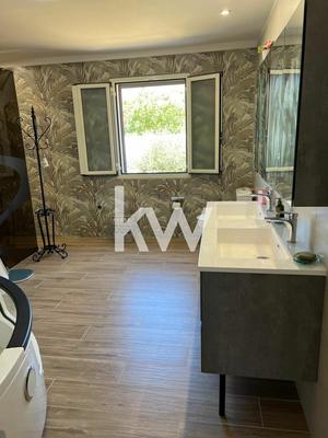 Maison contemporaine - 201 m² - 9 pièces