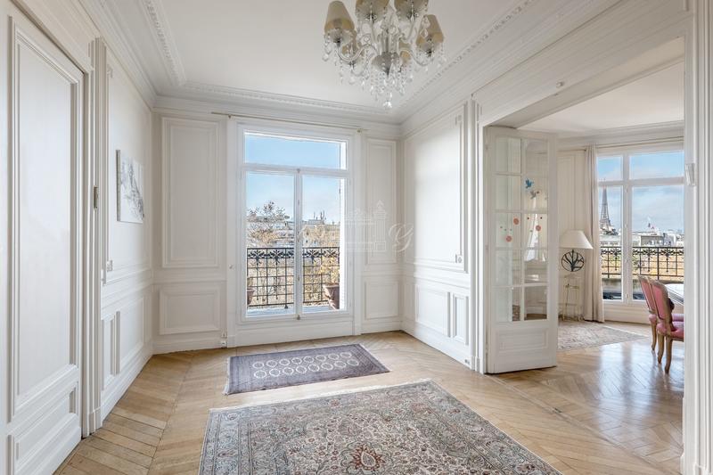 Appartement - 211 m² - 6 pièces