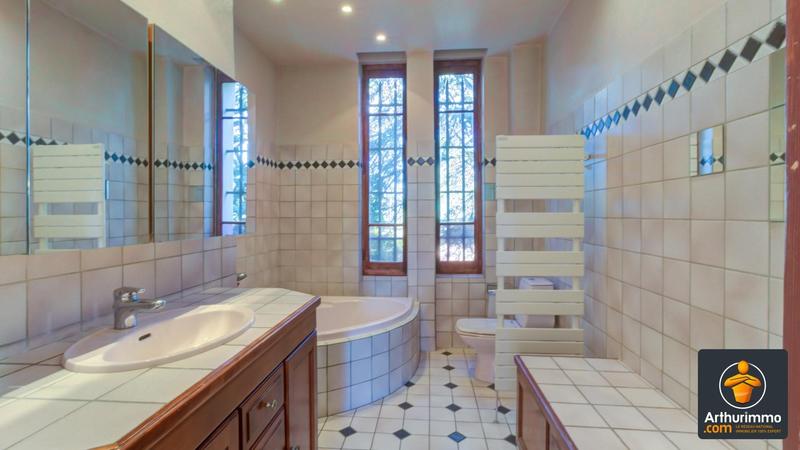 Maison - 180 m² - 9 pièces