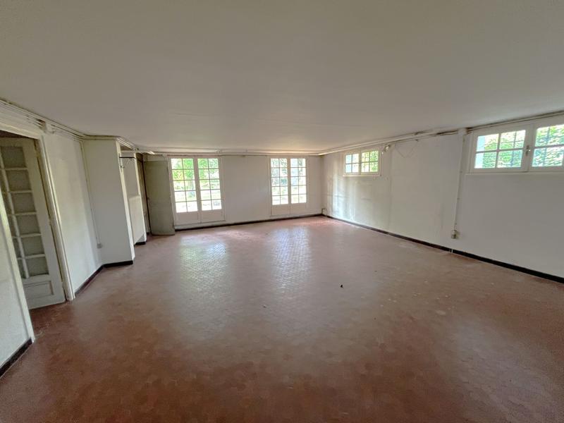 Maison traditionnelle - 256 m² - 9 pièces