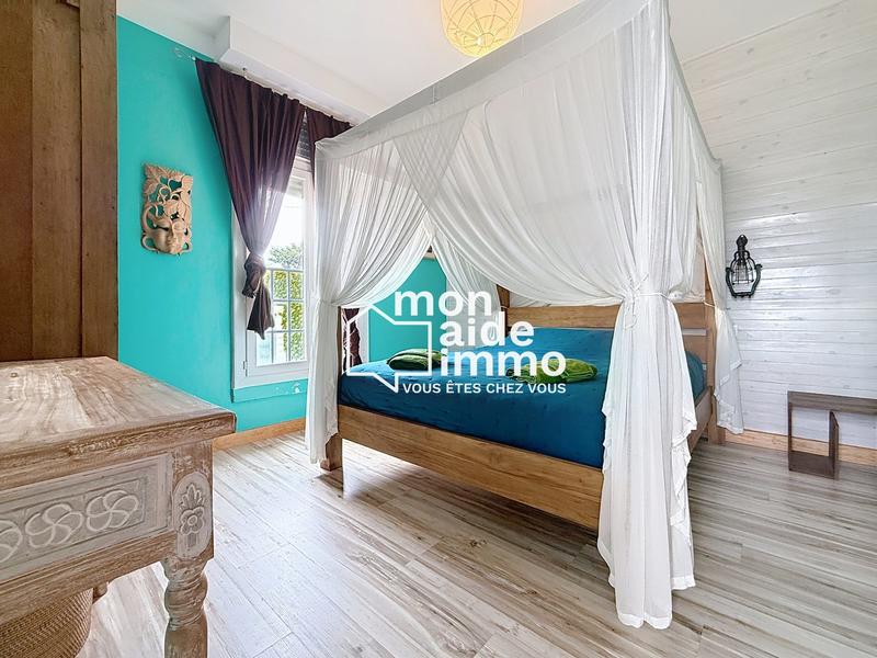 Maison - 220 m² - 6 pièces