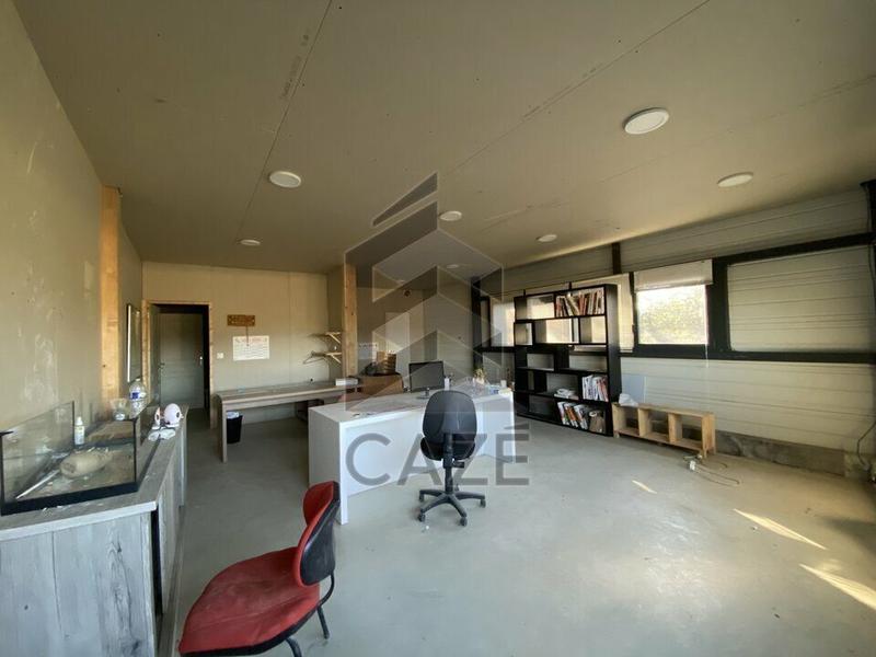 Local d'activités - 221 m²