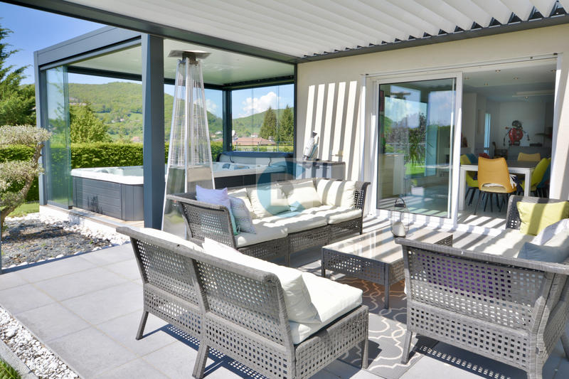 Maison - 228 m² - 8 pièces