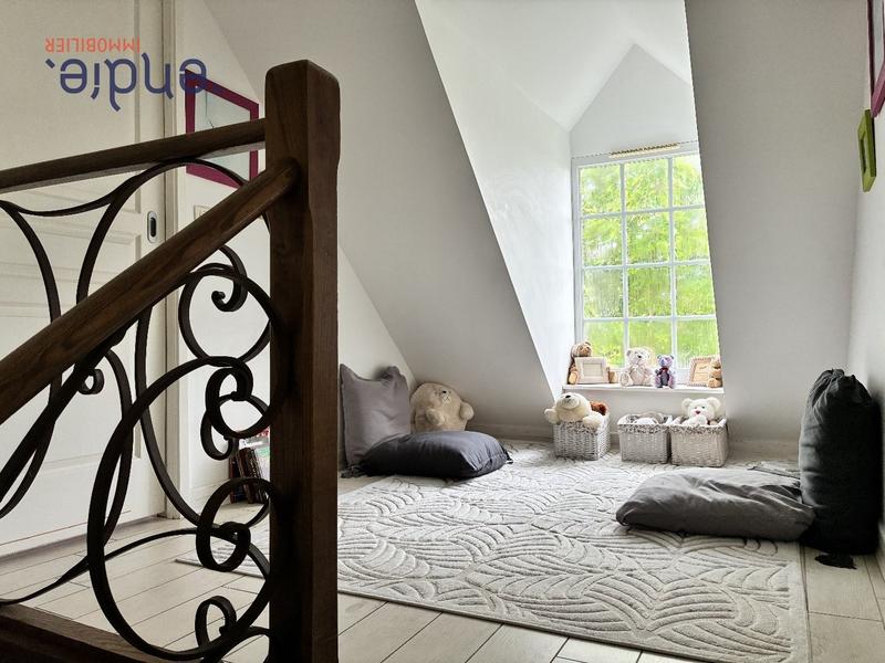 Maison - 230 m² - 8 pièces