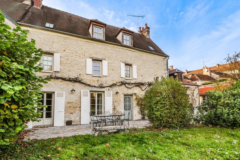 Maison - 220 m² - 7 pièces