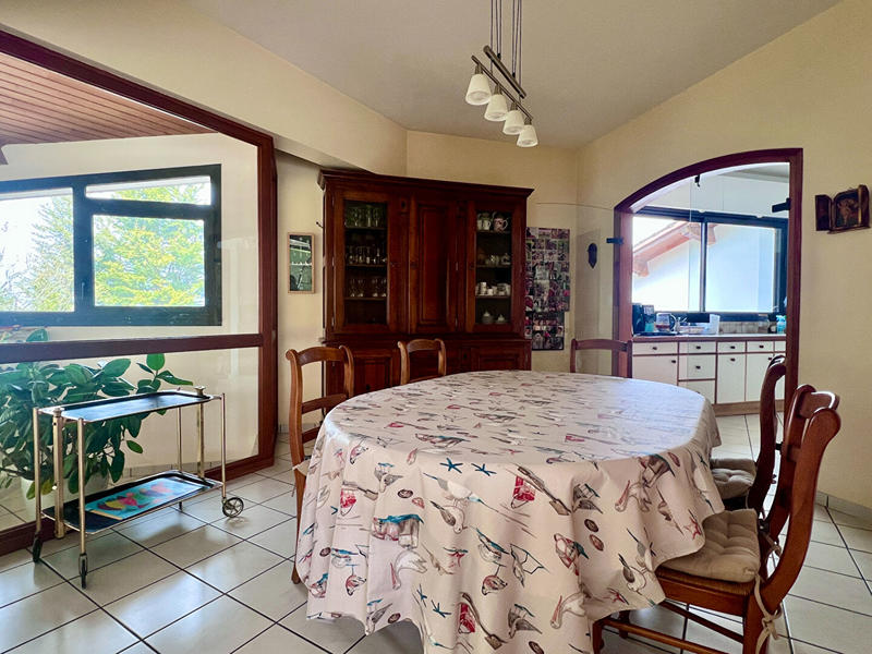 Maison - 210 m² - 6 pièces