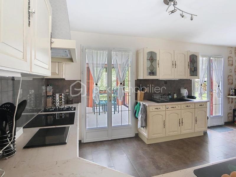 Maison traditionnelle - 197 m² - 8 pièces