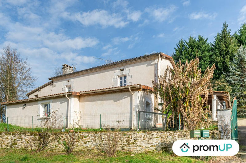 Maison - 256 m² - 7 pièces