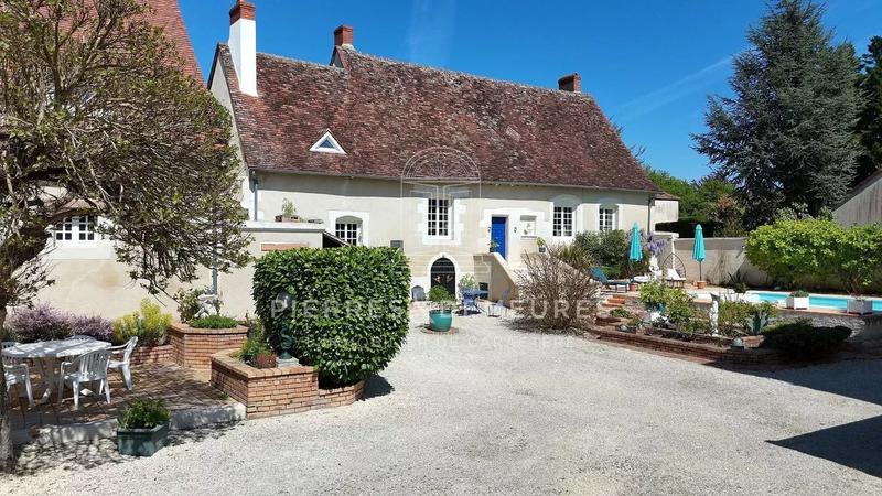 Maison - 438 m² - 16 pièces