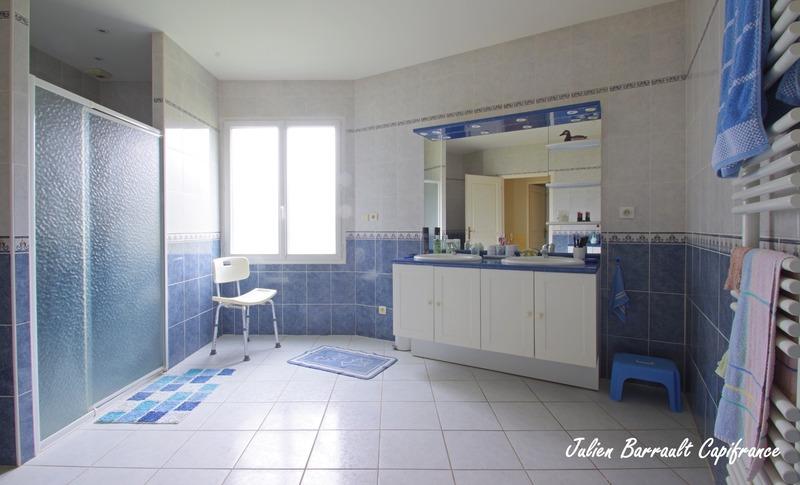 Maison - 210 m² - 6 pièces