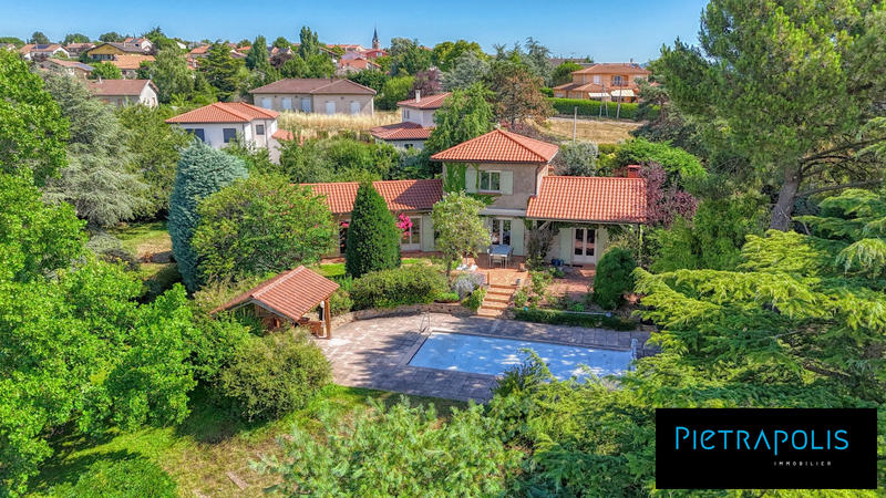 Maison - 201 m² - 6 pièces