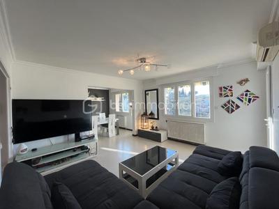 Appartement - 99 m² - 5 pièces