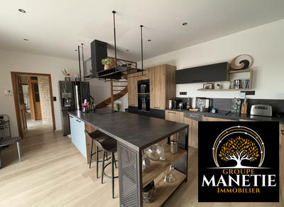 Maison - 226 m² - 8 pièces