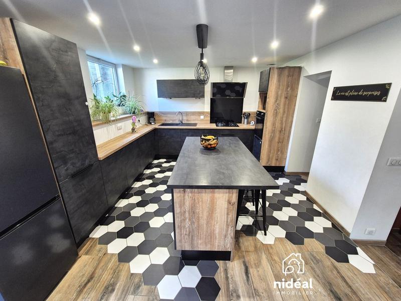 Maison - 99 m² - 4 pièces