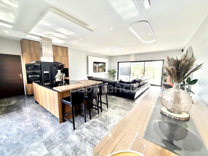 Maison - 193 m² - 7 pièces