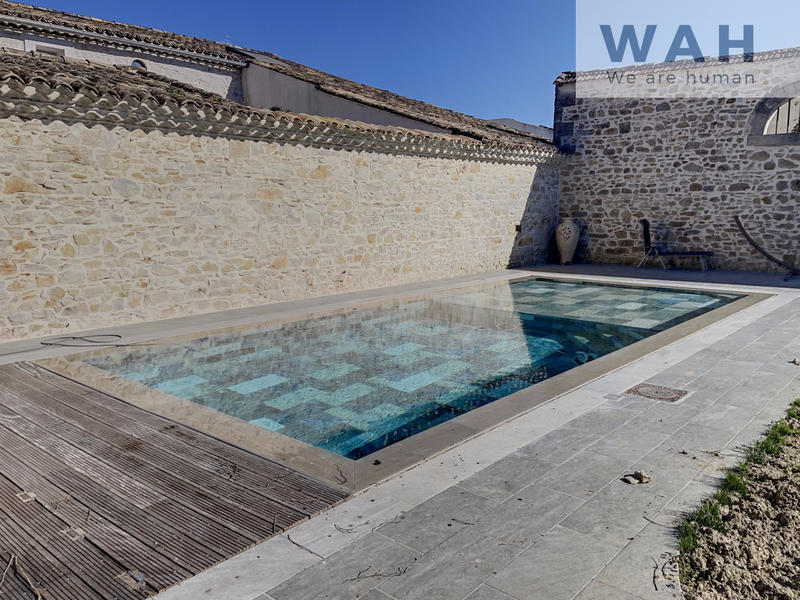 Propriété - 407 m² - 12 pièces