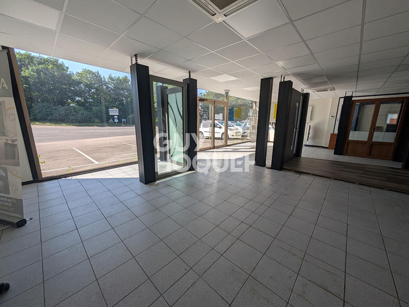 Local commercial - 605 m²