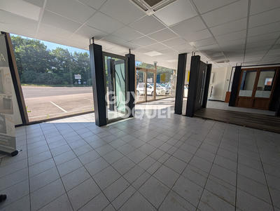 Local commercial - 605 m²