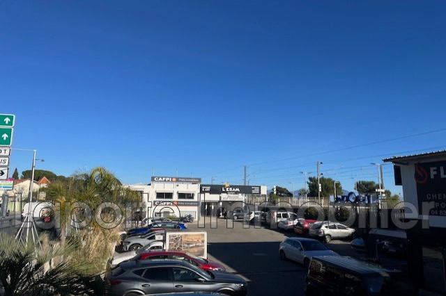 Local commercial - 213 m²