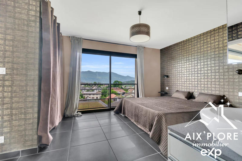 Maison - 270 m² - 10 pièces