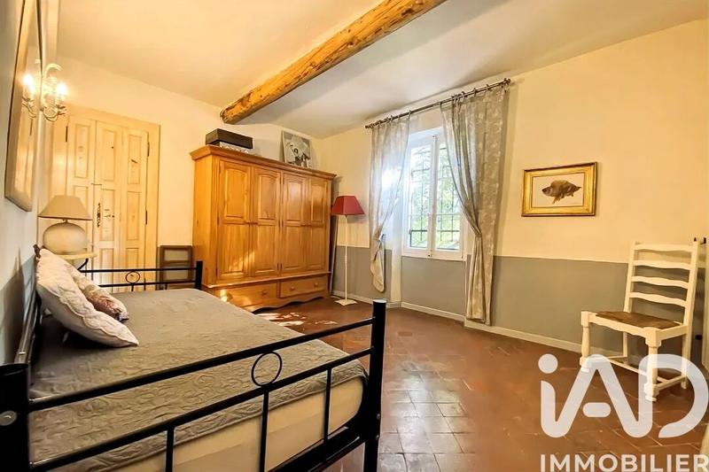 Maison - 250 m² - 9 pièces