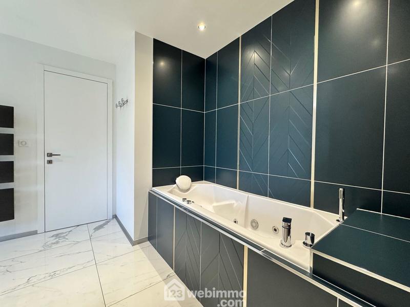 Maison - 230 m² - 7 pièces