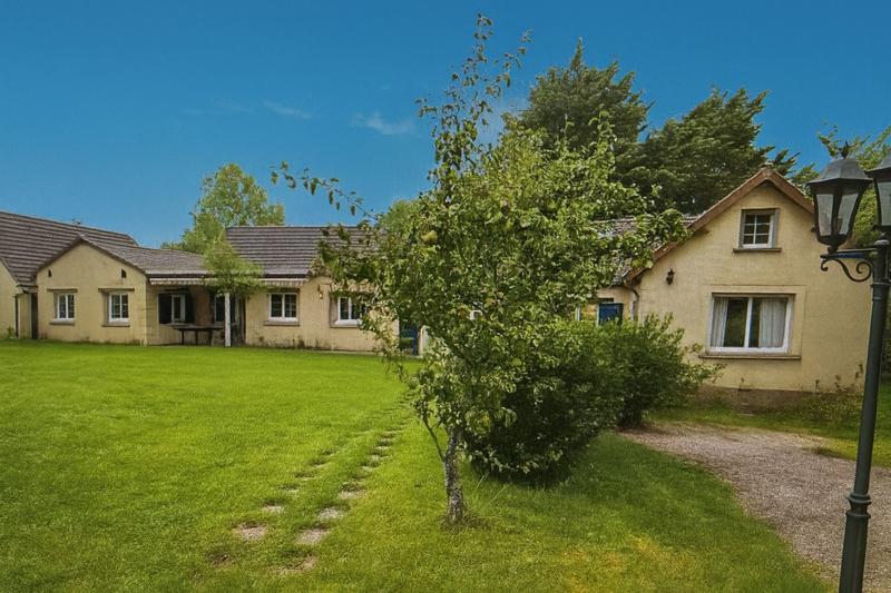 Maison - 208 m² - 10 pièces