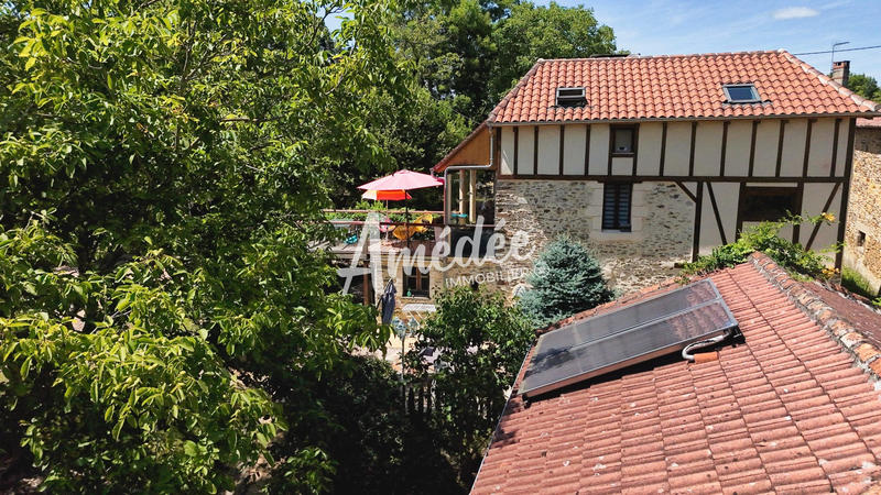 Maison traditionnelle - 195 m² - 9 pièces