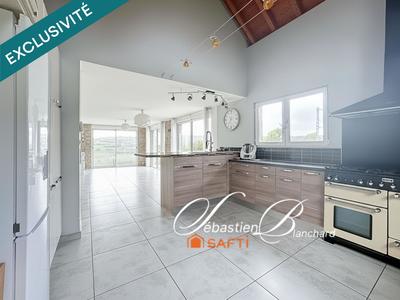 Maison - 222 m² - 9 pièces