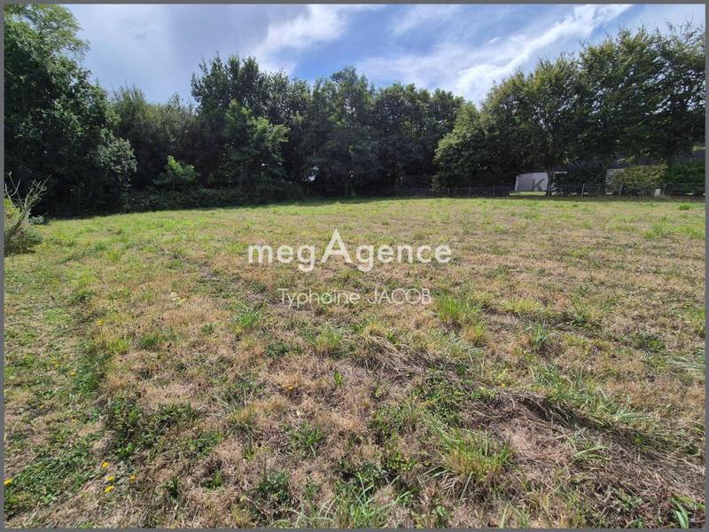 Terrain constructible - 1 045 m²