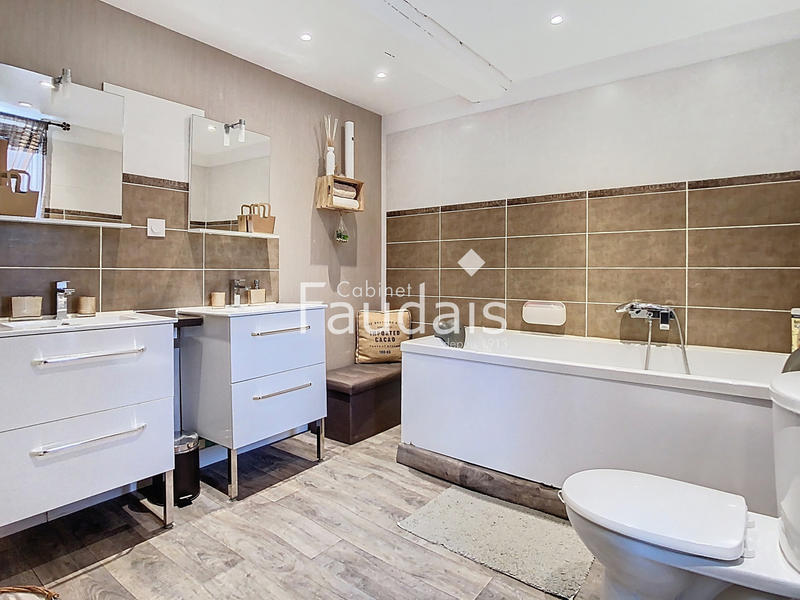 Maison - 171 m² - 6 pièces