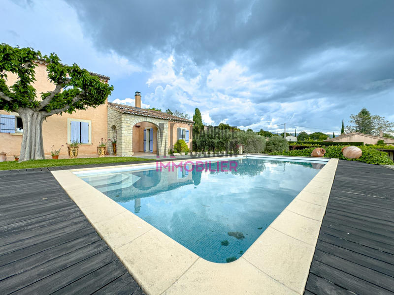 Maison - 200 m² - 9 pièces