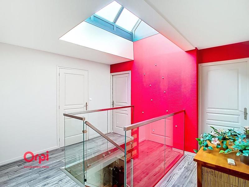 Maison - 210 m² - 6 pièces