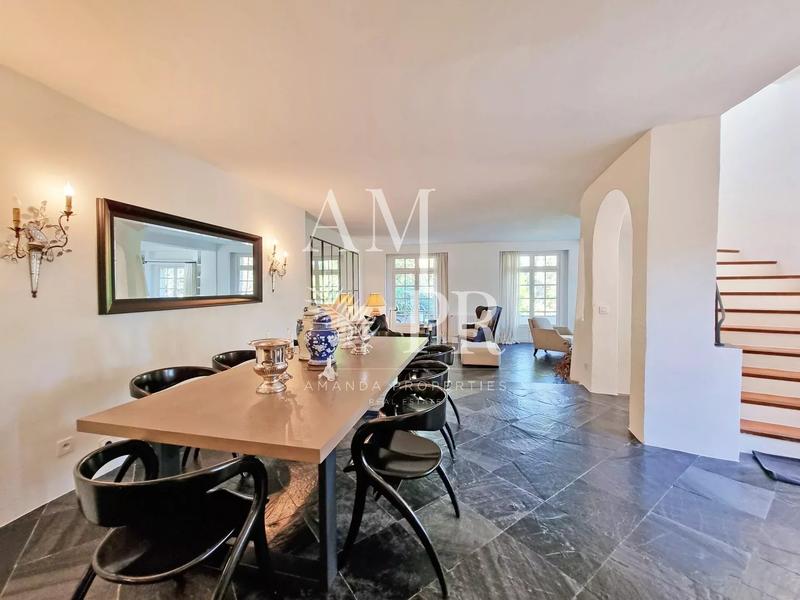 Maison - 290 m² - 7 pièces