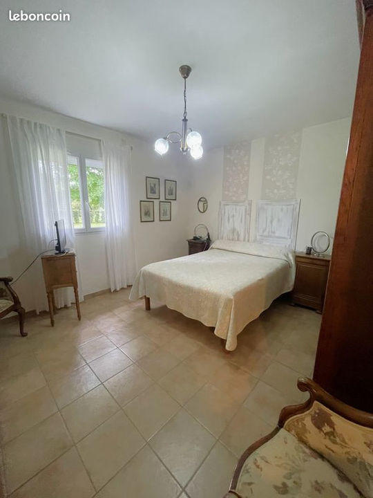 Maison - 221 m² - 8 pièces