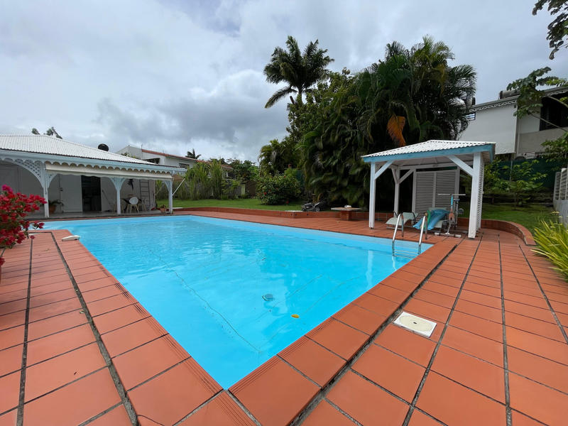 Maison - 285 m² - 5 pièces