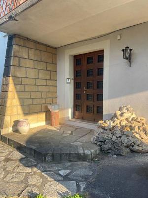 Maison - 221 m² - 8 pièces