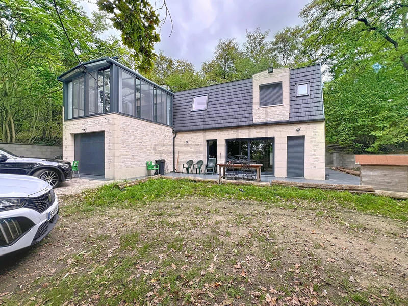 Maison - 260 m² - 10 pièces