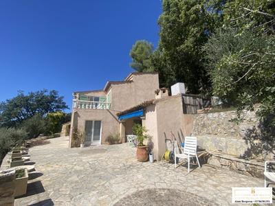 Maison - 220 m² - 5 pièces