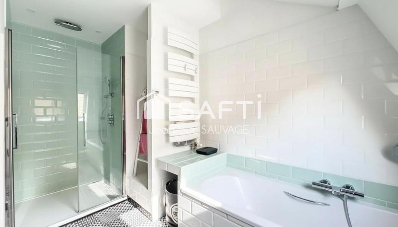 Maison - 259 m² - 9 pièces