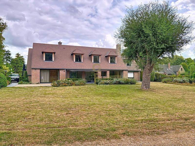 Maison - 248 m² - 8 pièces