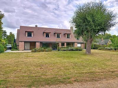 Maison - 248 m² - 8 pièces
