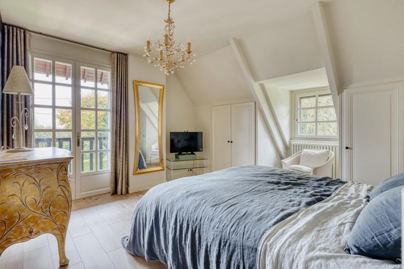 Maison ancienne - 300 m² - 9 pièces